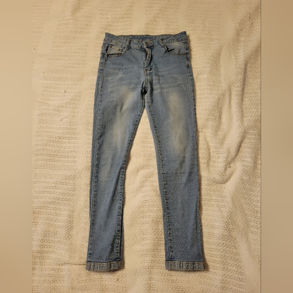 SHEIN LIGHT WASH SKINNY JEANS
